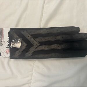 Isotoner Touchscreen Compatible Black Gloves. Men’s medium. New
